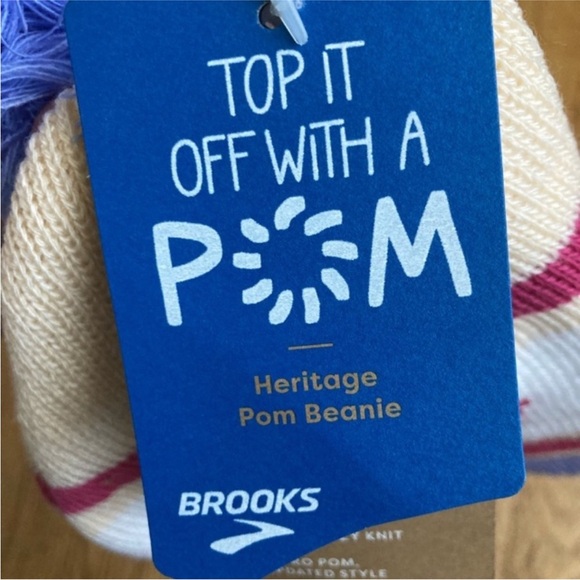 Brooks heritage Pom Beanie run happy. Winter hat. - Picture 2 of 5